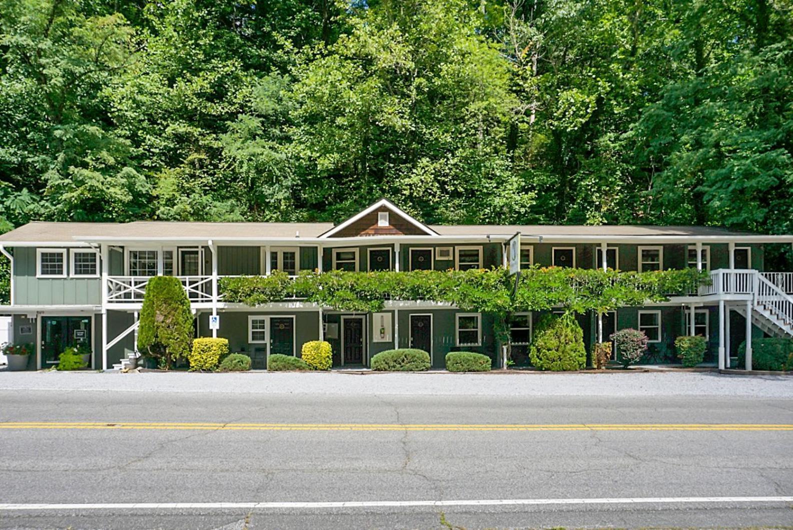 Hickory Falls Inn Chimney Rock Exterior foto